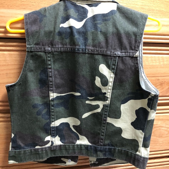 Army Camo Vest Forever 21 - Picture 4 of 4